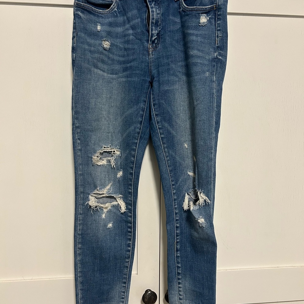 Stylish Distressed Blue Skinny Jeans Vervet